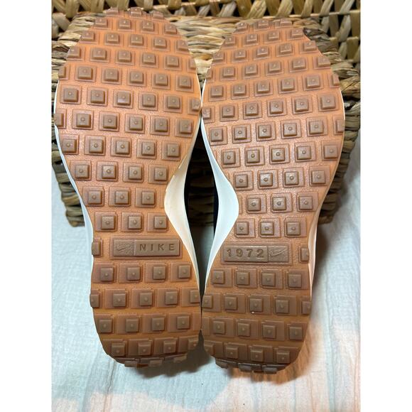 Nike Waffle Debut - Picture 7 of 9